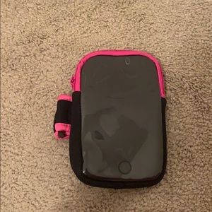 Sports arm phone pouch